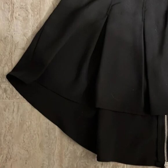 ✨ 5/$25 ✨ H&M ♡ Black Peplum High Low Tank Top w Zipper Back - Picture 5 of 8